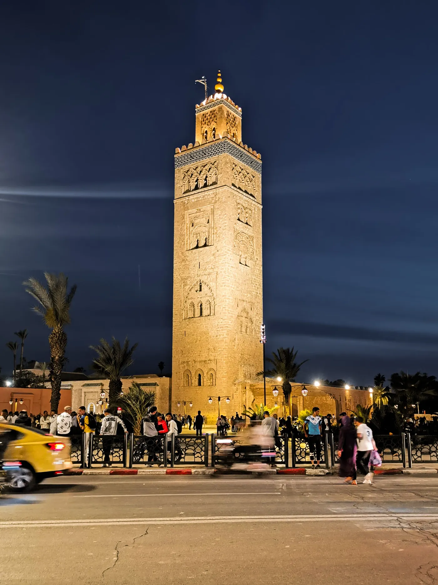 Minarete da Koutoubia iluminado à noite